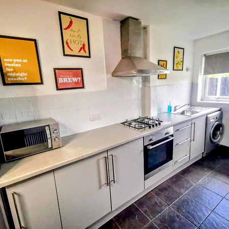 No 7 - Bright, Spacious 3 Bed Home With Parking & Wifi 허이턴 외부 사진