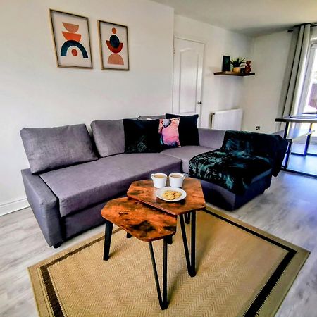 No 7 - Bright, Spacious 3 Bed Home With Parking & Wifi 허이턴 외부 사진