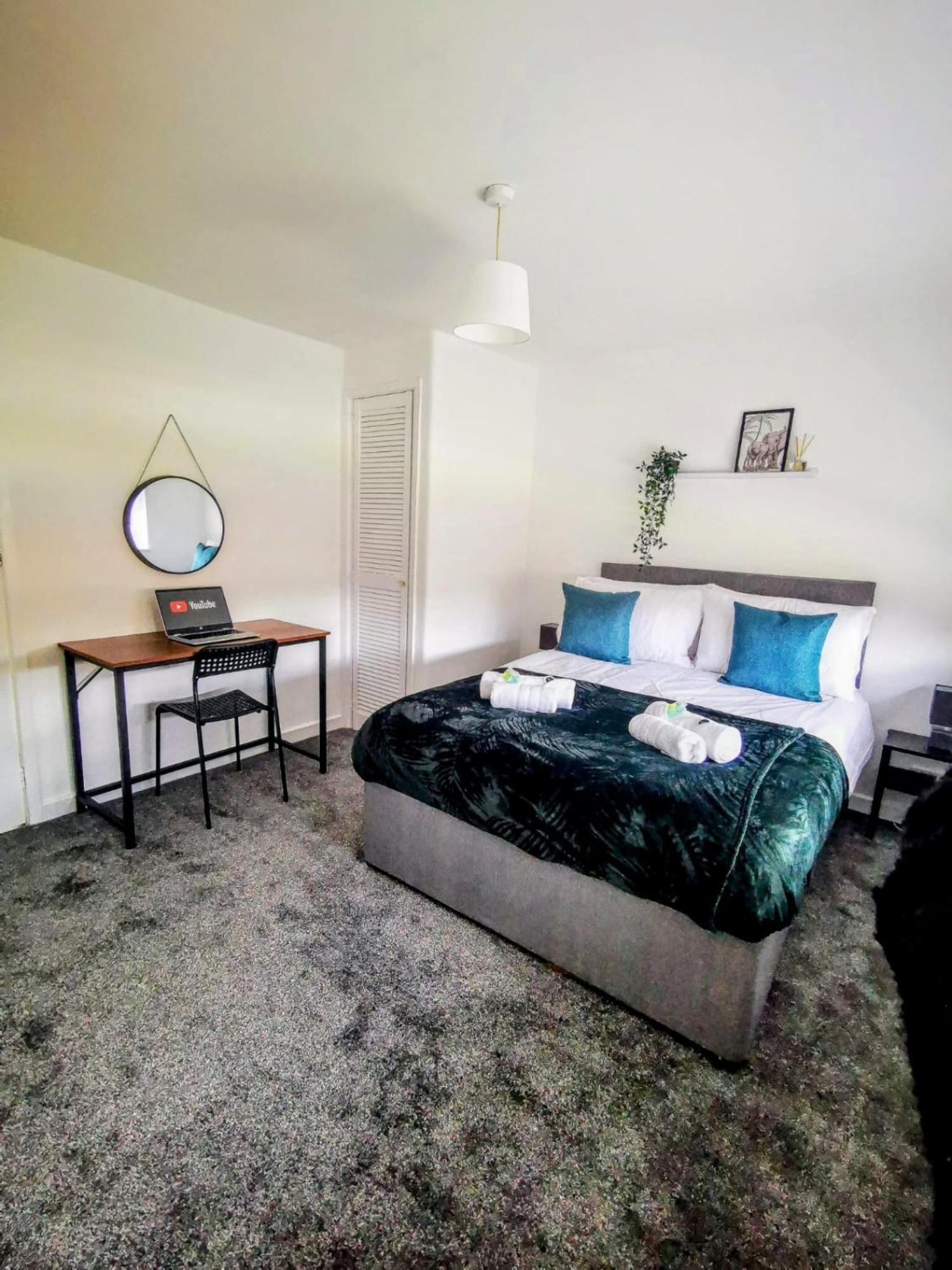 No 7 - Bright, Spacious 3 Bed Home With Parking & Wifi 허이턴 외부 사진