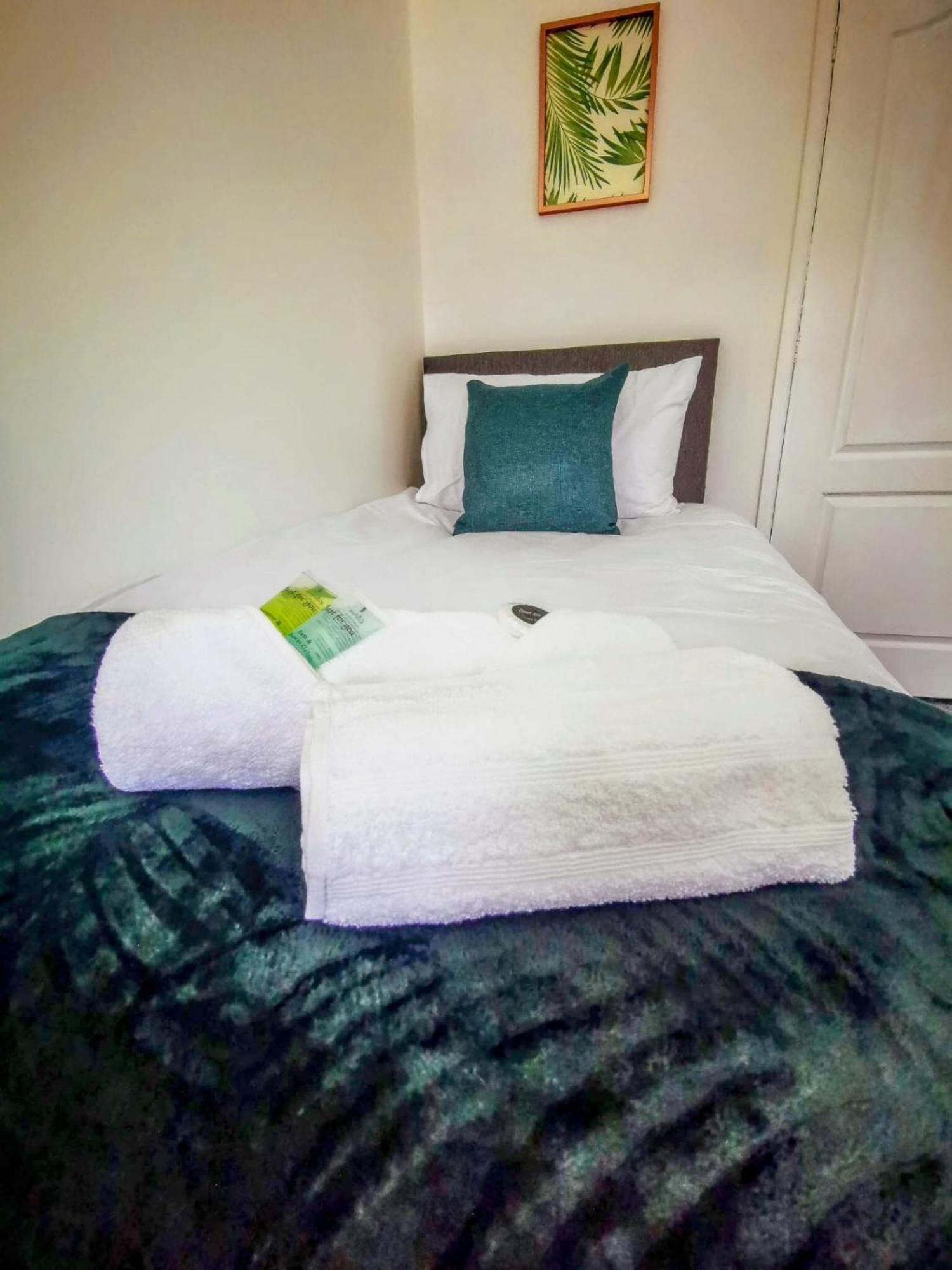 No 7 - Bright, Spacious 3 Bed Home With Parking & Wifi 허이턴 외부 사진