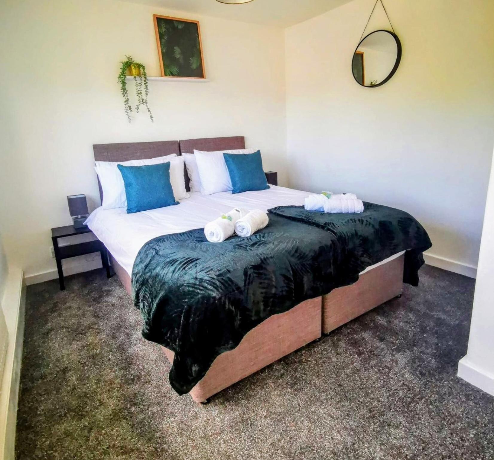 No 7 - Bright, Spacious 3 Bed Home With Parking & Wifi 허이턴 외부 사진