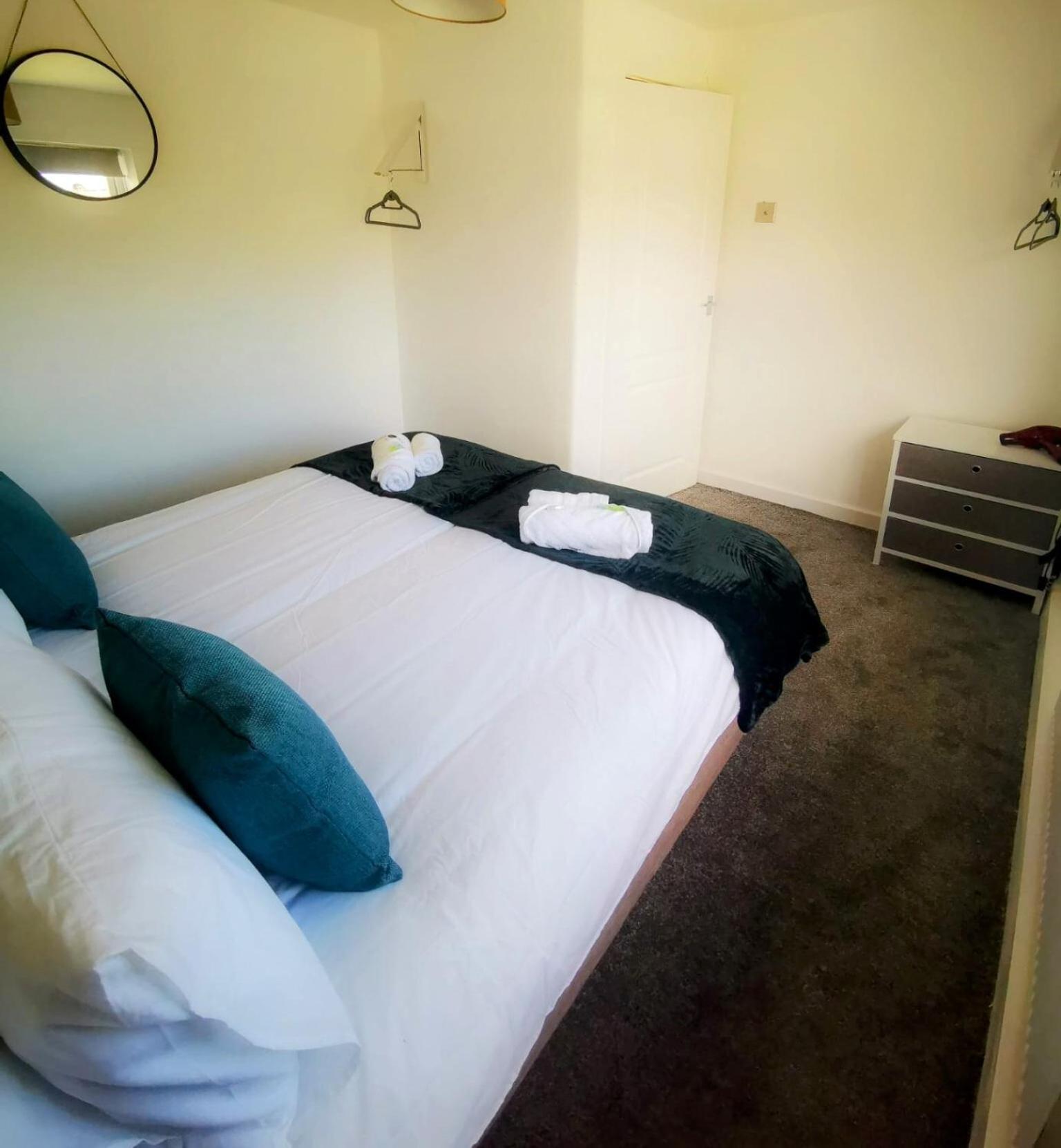 No 7 - Bright, Spacious 3 Bed Home With Parking & Wifi 허이턴 외부 사진