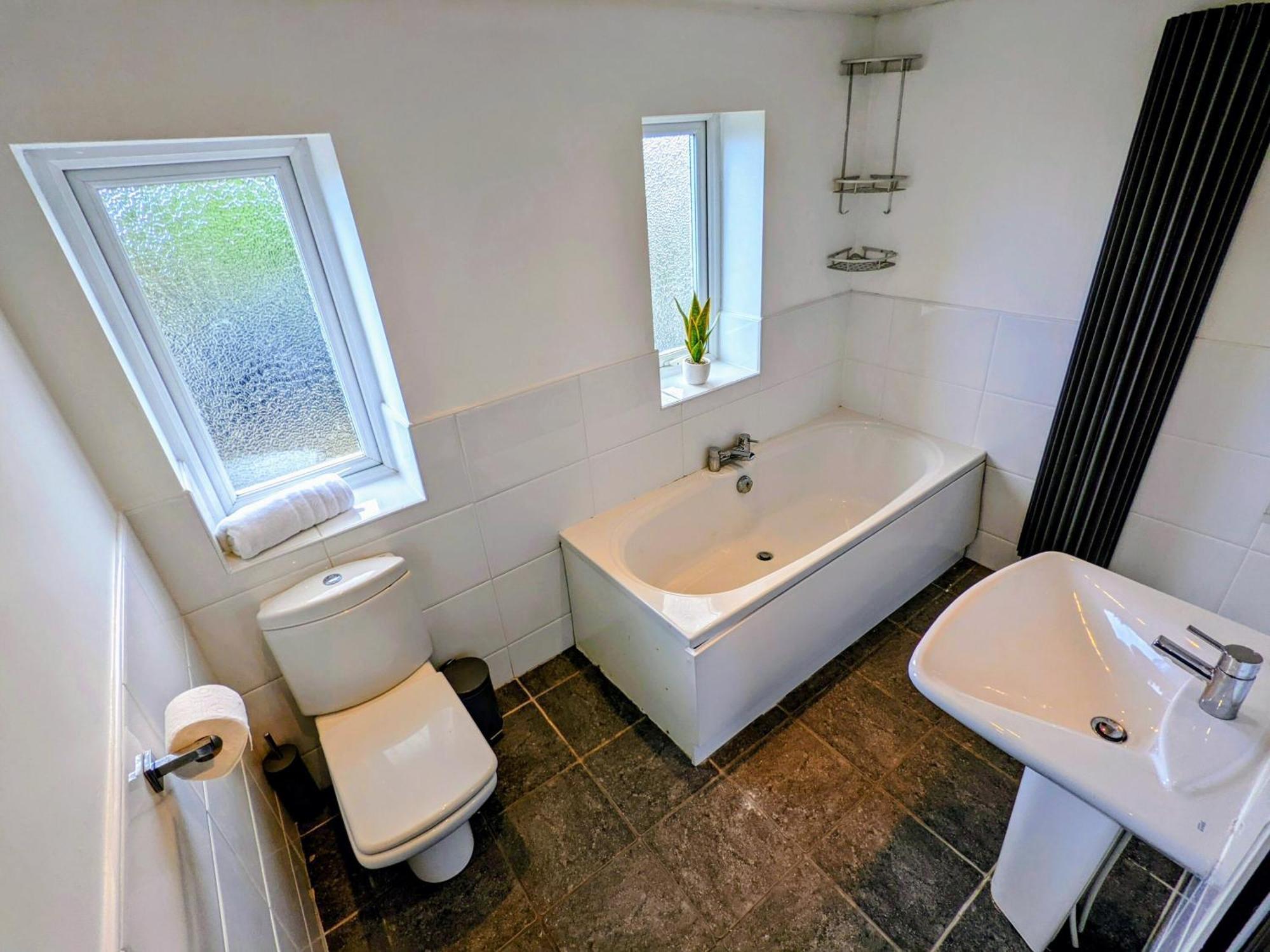 No 7 - Bright, Spacious 3 Bed Home With Parking & Wifi 허이턴 외부 사진