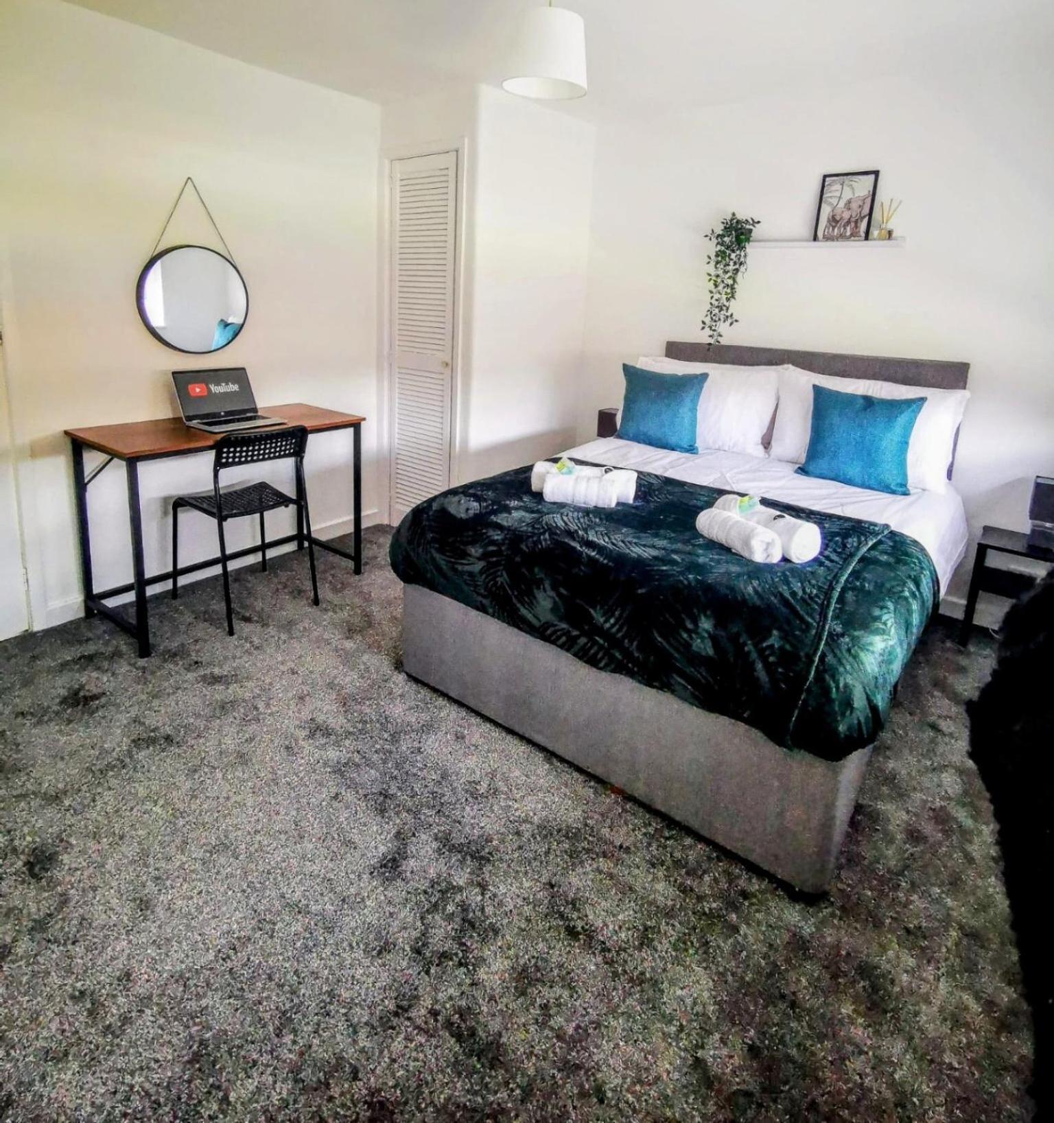 No 7 - Bright, Spacious 3 Bed Home With Parking & Wifi 허이턴 외부 사진