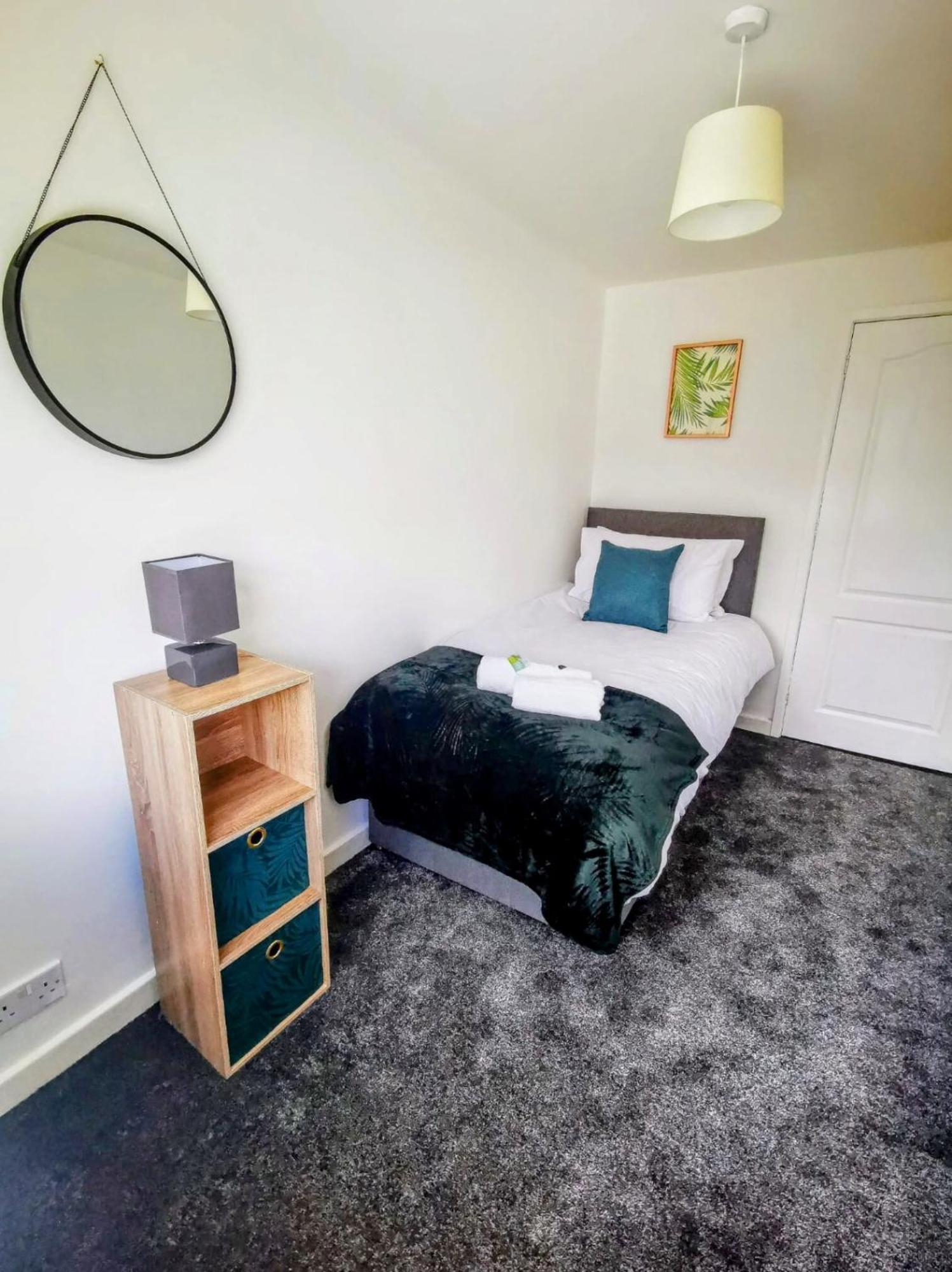 No 7 - Bright, Spacious 3 Bed Home With Parking & Wifi 허이턴 외부 사진