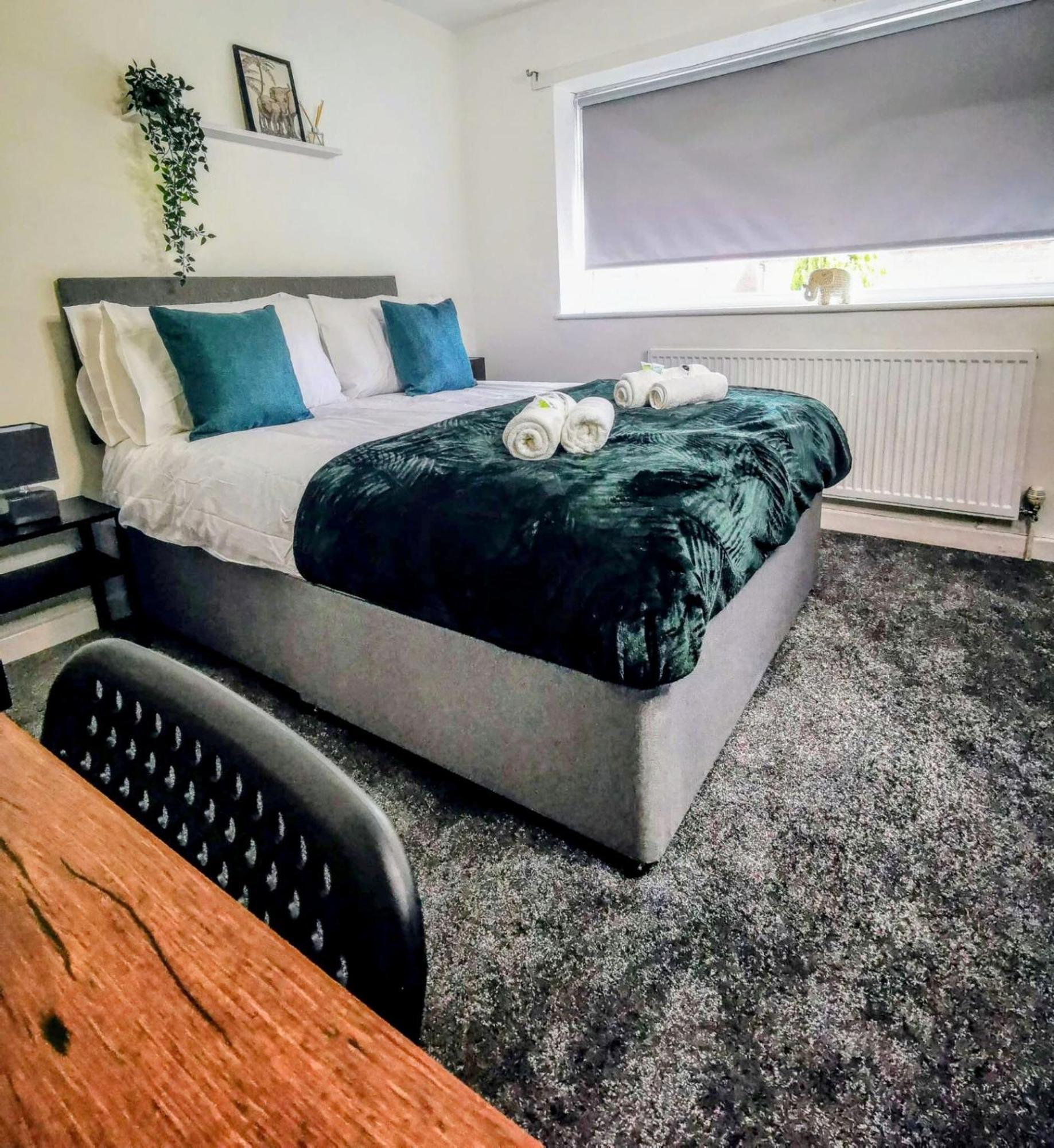 No 7 - Bright, Spacious 3 Bed Home With Parking & Wifi 허이턴 외부 사진
