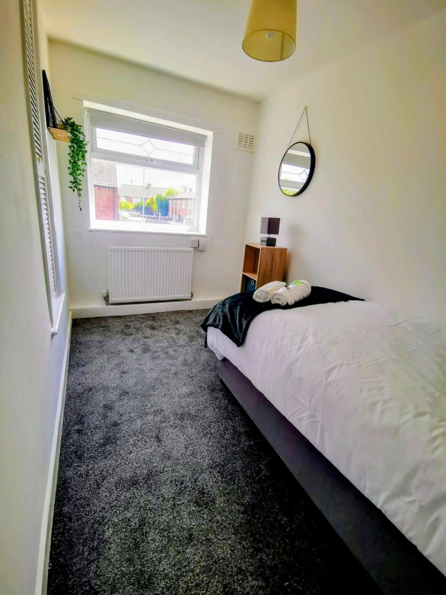 No 7 - Bright, Spacious 3 Bed Home With Parking & Wifi 허이턴 외부 사진
