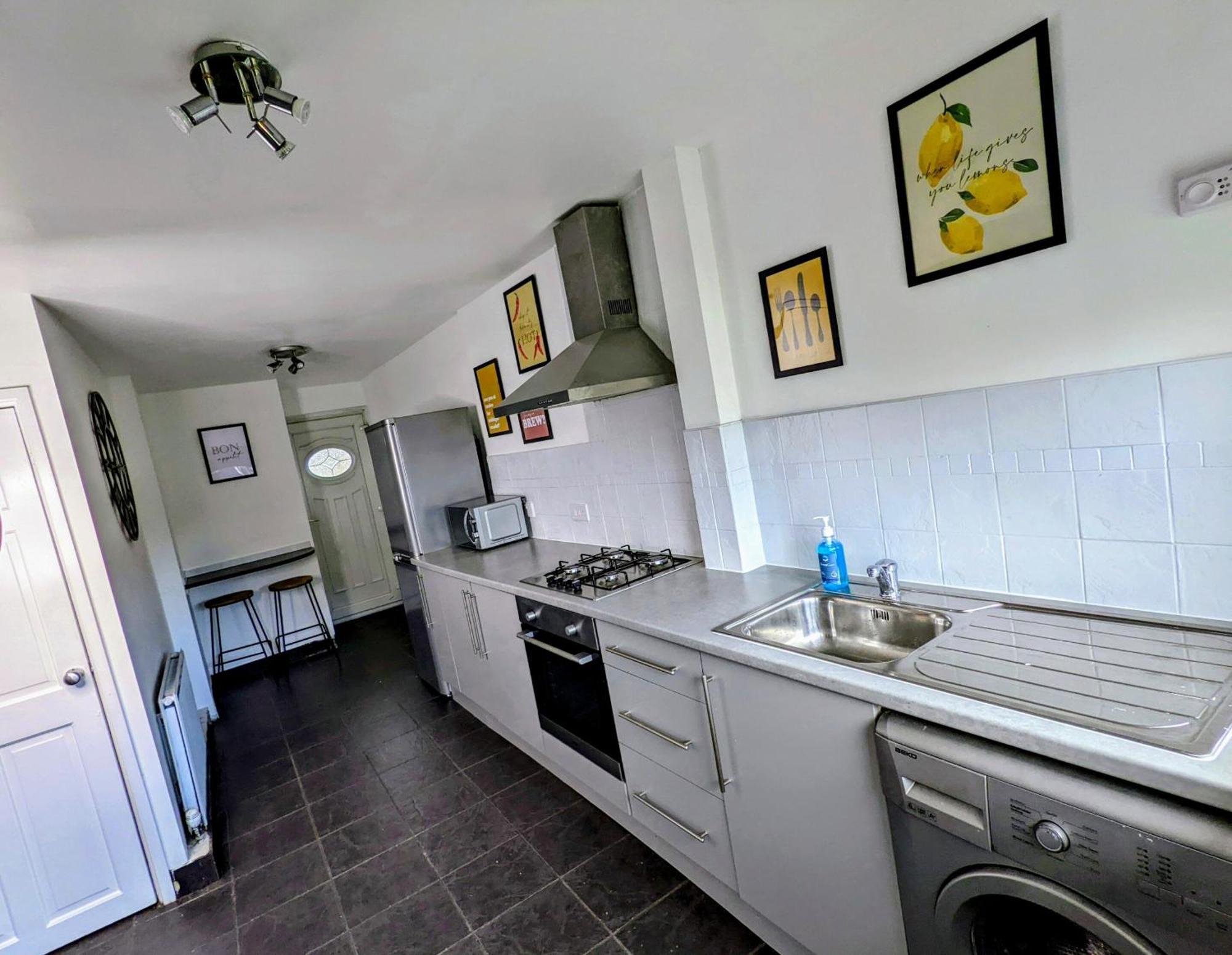 No 7 - Bright, Spacious 3 Bed Home With Parking & Wifi 허이턴 외부 사진